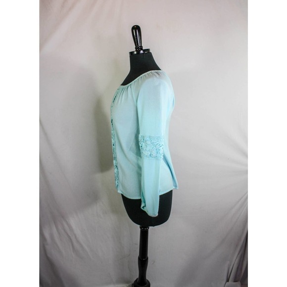 Lilly Pulitzer Top Crochet Detail Raglan Sleeves Light Blue Size XS - Picture 2 of 4